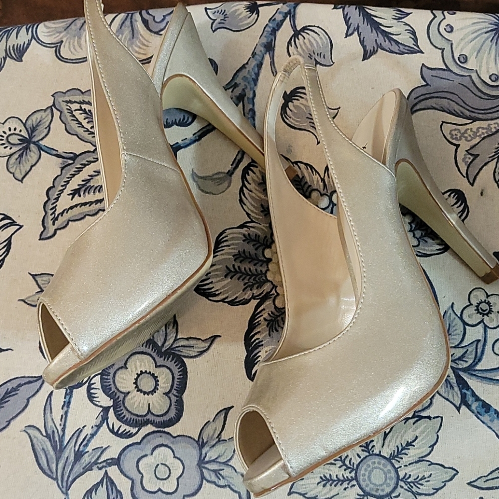 Heels - Picture 2 of 3